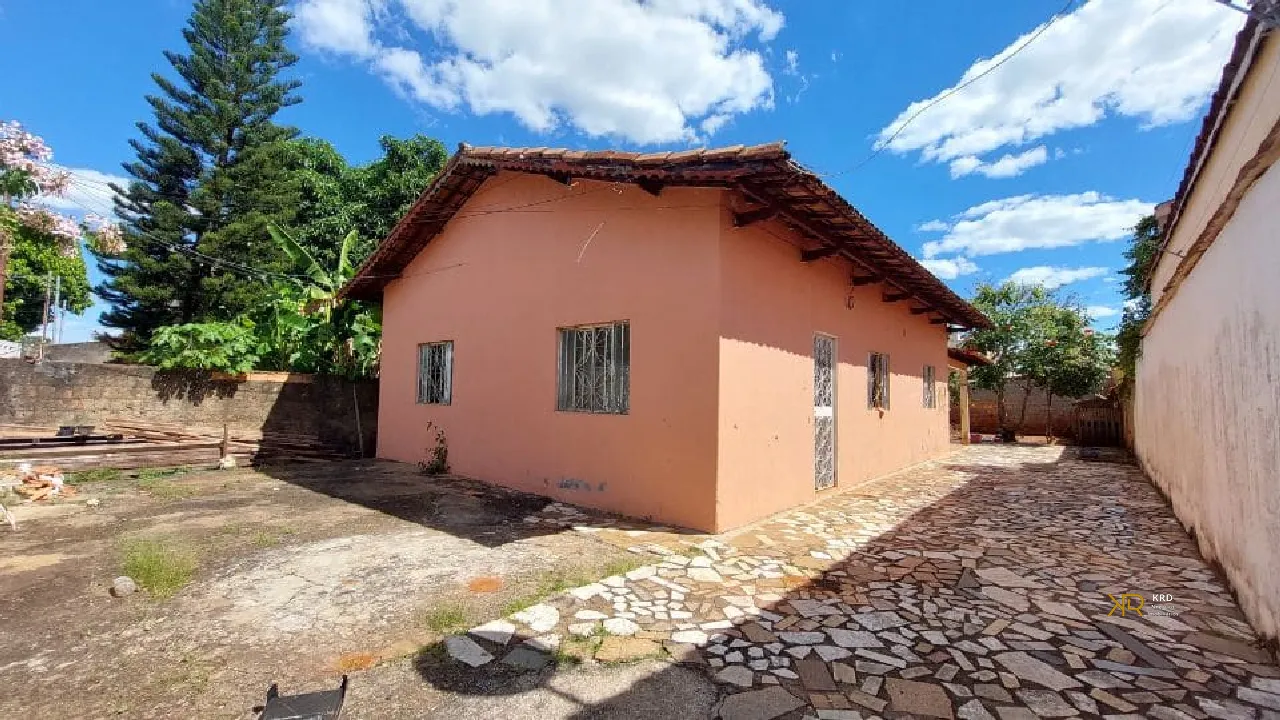 Casa à venda no Jardim Europa em Goiânia com 3 quartos e lote de 360 m² – R$450.000,00
